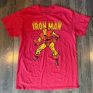 Marvel T-Shirt Mens Medium Red Short Sleeve The Invincible Iron Man Casual